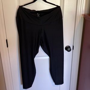 Plus size Nike Dri-Fit ankle length workout leggings. Size 3X.